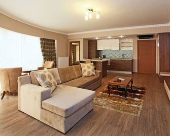 Balturk House Hotel - İzmit - Вітальня
