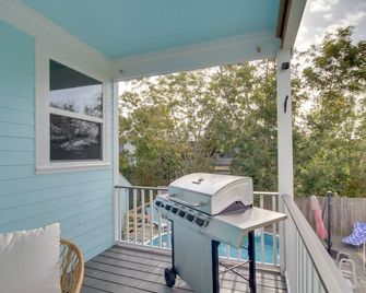 Sunny Waveland Home Rental w/ Pool: Walk to Beach! - Waveland - Balcony