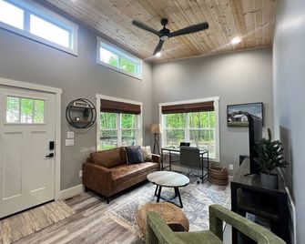 The Cottage at Harvest Creek Farm - Lenoir City - Wohnzimmer
