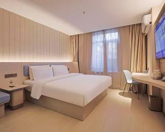 Hanting Hotel Qinhuangdao Beidaihe Tiger Rock - Qinhuangdao - Bedroom