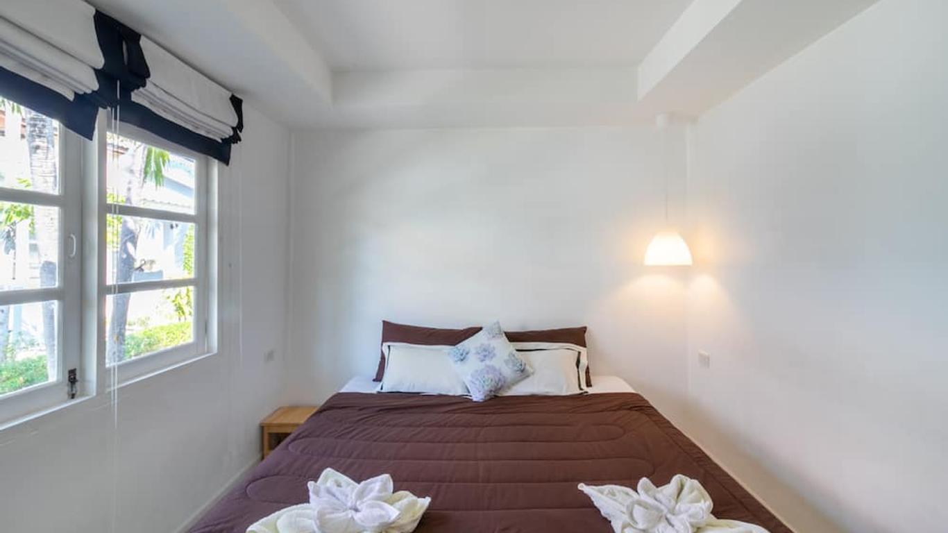 1715 House & Caff Resort Phuket