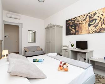 The Leoncino Hotel - Brescia - Camera da letto