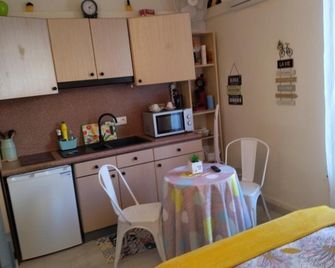 Studio mirabeau les halles 15m2 climatisation - Narbonne - Kitchen