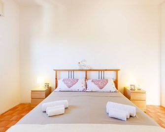 Porto Cesareo Air-conditioned Villa sleeps 12 Torre Lapillo - Porto Cesareo - Bedroom