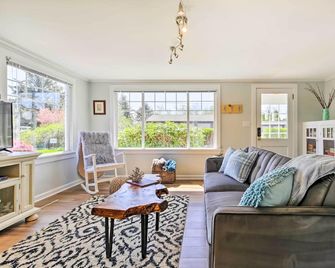 'Salty Dog Cottage' in Netarts w/ Deck - Netarts - Sala de estar