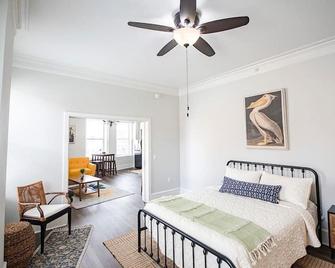 Unique 1 Br 1ba Stay In Downtown - 204 - Champaign - Bedroom