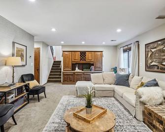 Slice Of Mn Nice 6 Min To Msp Airport Dog Friendly - Mendota Heights - Sala de estar