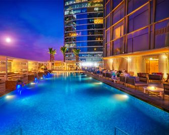 Media One Hotel Dubai - Dubai - Pool