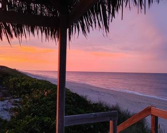 Melbourne Beach Florida Townhouse ocean front 1.2 acre property - Melbourne Beach - Outdoors view
