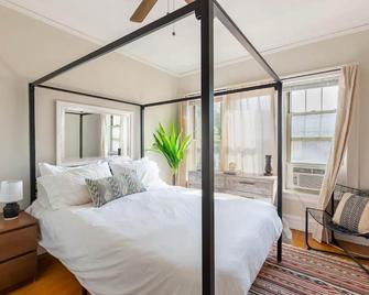 Spacious|Inviting 2BR Heart of Lively Lincoln Sq - Chicago - Bedroom