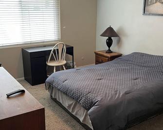 Great location 2 walking distance Villa Park - Orange - Bedroom