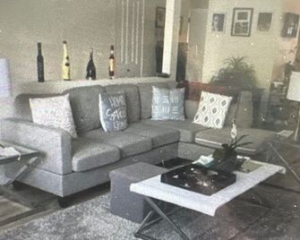 Private Bedroom | Pet-Friendly | Quiet & Cozy House - Vancouver - Living room