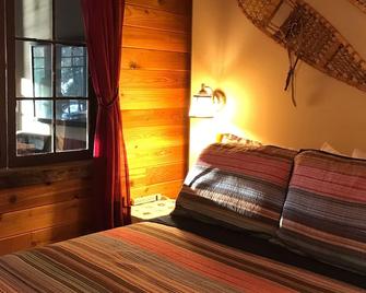 Lake View Couples Get-Away - Coolin - Habitación