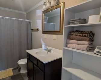 2-bedroom house close to Marathon - Robinson
