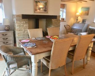 Brook Farm Cottage - Brackley - Dining room