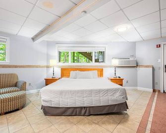Cedar Park Whirlpool Suites - North Stonington