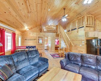 Deadwood Cabin w/ Foosball Table, Near Sanford Lab - Deadwood - Living room