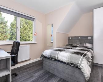 Magna House - Egham - Bedroom