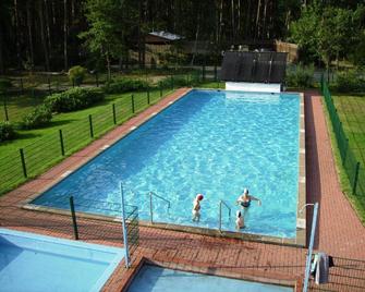 Ferienpark Auf Dem Simpel - Vierbettzimmer 2 - Soltau - Pool