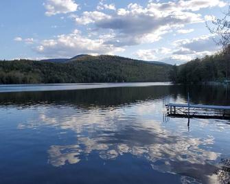 Augur Lake Cabin Escape - Keeseville - Outdoors view