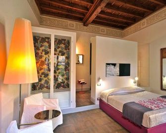 Palazzo Novara - Four Bedroom Castle, Sleeps 8 - Ameno - Habitación