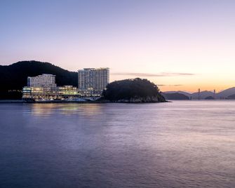 Hanwha Resort Geoje Belvedere - Geoje - Front desk