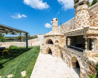 Unique, sumptuous villa complex nearby Rethymno with stunning countryside views! - Achlades - Edificio