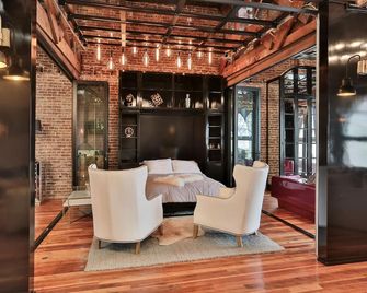 The Gatsby and adjoining ceilings - Shelbyville - Living room