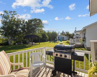 Sand Dune Cottage, 2 BRs, Kitchen, living and a patio - York - Balcony