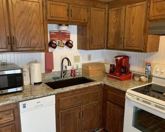 OU Game Day Condo! Nice single bedroom townhouse 6 mins from OU campus. - Norman - Kitchen