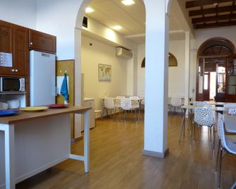 Hostel Menorca - סיוטדליה דה מנורקה - מסעדה