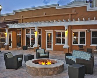Residence Inn by Marriott Lancaster - Lancaster - Patio