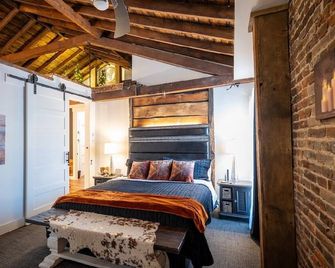 Livery Loft: our other BEST downtown location! Award winning! Come see why. - Madison