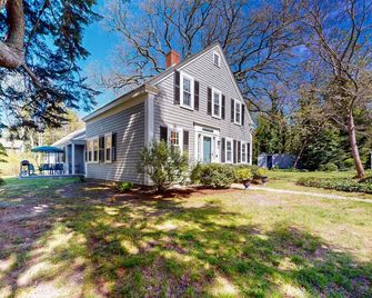 Gray Gables - Orleans - Building