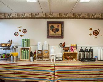 Adirondack Efficiencies - Watertown - Buffet