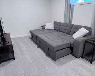 Modern & Cozy guest suite - Cochrane - Living room