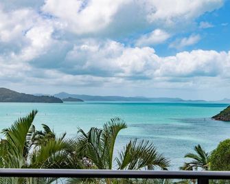Shutehaven Villa - Airlie Beach - Beach