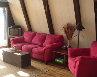 Perfect Lakeside Getaway - Craig's Pond Cabin (45m from Acadia National Park) - Orland - Sala de estar