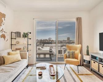 Granary District Downtown Slc 1br/1ba +coworking Space + Gym - Salt Lake City - Living room