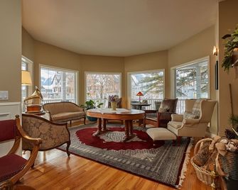 Lady Macdonald Country Inn - Canmore