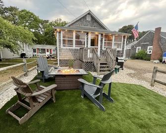 CapeEscape - Steps to Beach & Pelham House - Dennis Port - Patio