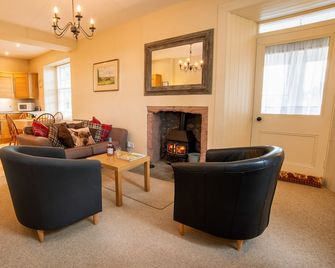A Charming Period Family Cottage On The Edge Of The Cairngorms National Park - Kirriemuir - Living room