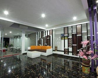 Violet Hotel Malioboro - Yogyakarta - Lobby