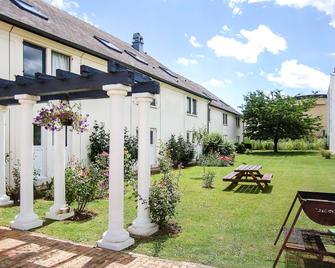 ibis budget Chambourcy Saint-Germain - Chambourcy - Building