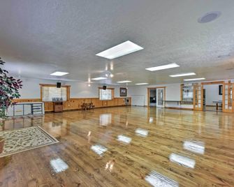 Huge Preston Cabin w/ Game Room & Mountain Views! - Preston - Lobby