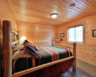 Twin Pines - Stone Lake - Bedroom