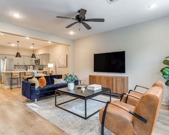 Walk To Louisiana Tech: Ruston Townhome - Ruston - Huiskamer