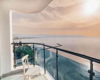 Signature Blue Resort Kusadasi - Kusadasi - Balkon