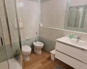 Beni Benius - קליארי - חדר רחצה