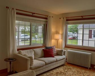 Visit our charming cottage this Spring. Enjoy the blooming flowers and scenery. - McKnightstown - Living room